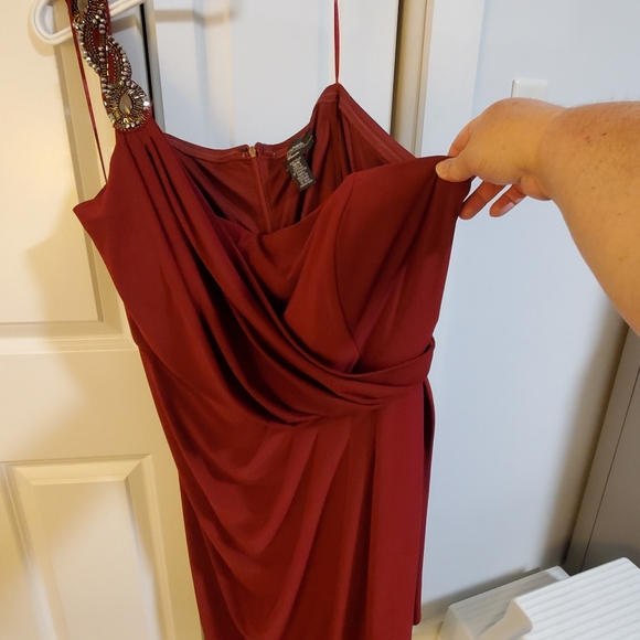 Beautiful burgundy dress - Picture 1 of 2